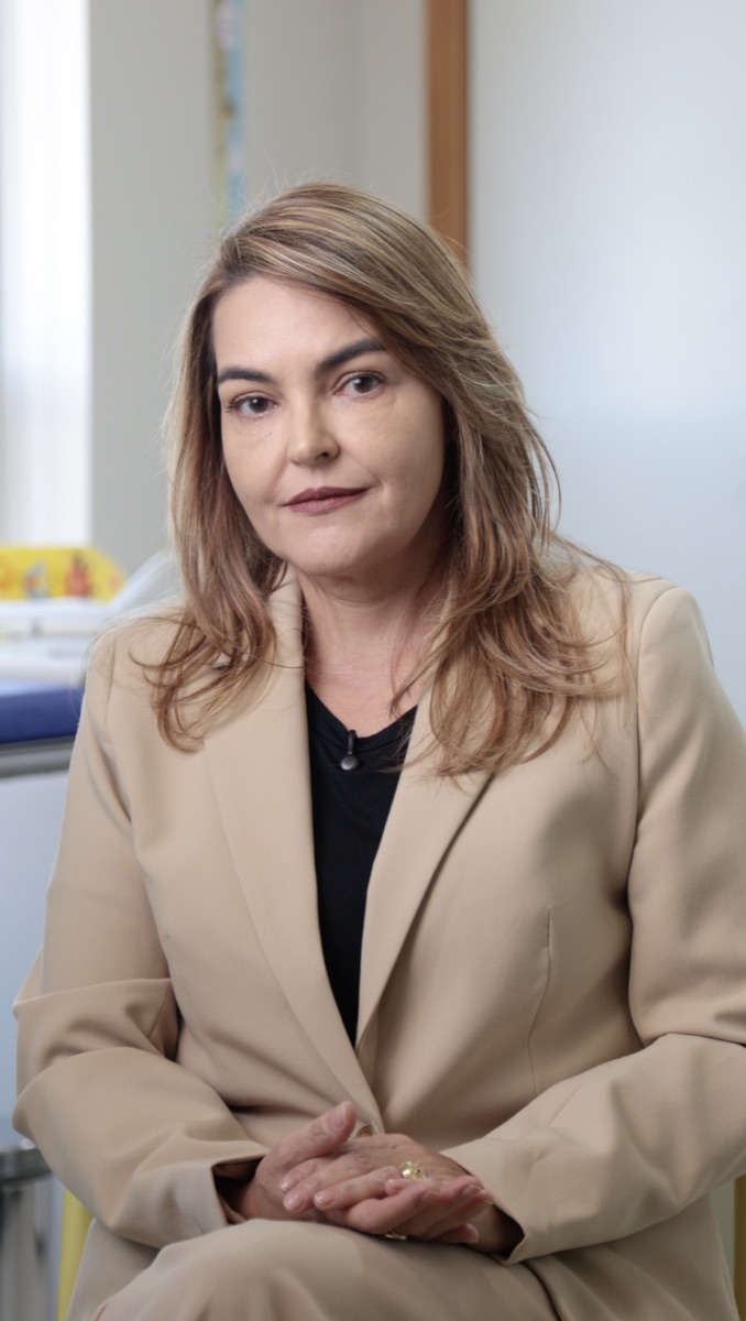 Dra. Michelle Machado em seu consultório no Hospital da Criança